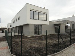 Семейный дом 123 м2, участок 280 м2, Golf Hostivař, Прага